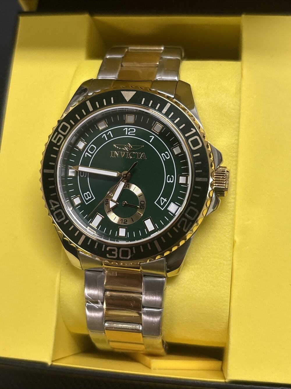 Invicta Pro Diver Command Men’s Watch 44M Gold Steel Band Green Dial New In Box